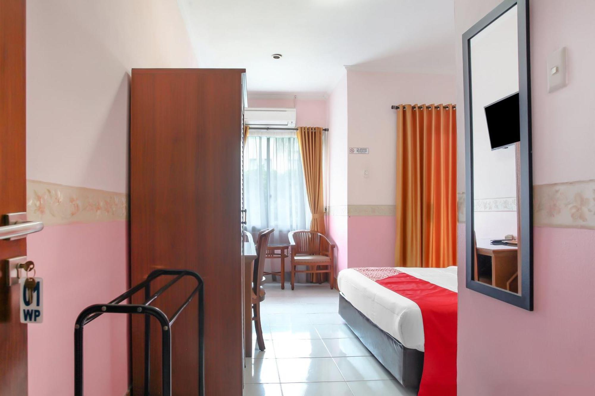 Oyo Life 90091 Wisma Pakuan Syariah Bogor Esterno foto