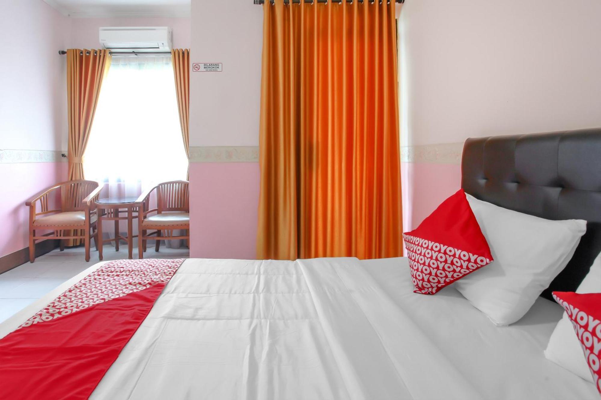 Oyo Life 90091 Wisma Pakuan Syariah Bogor Esterno foto