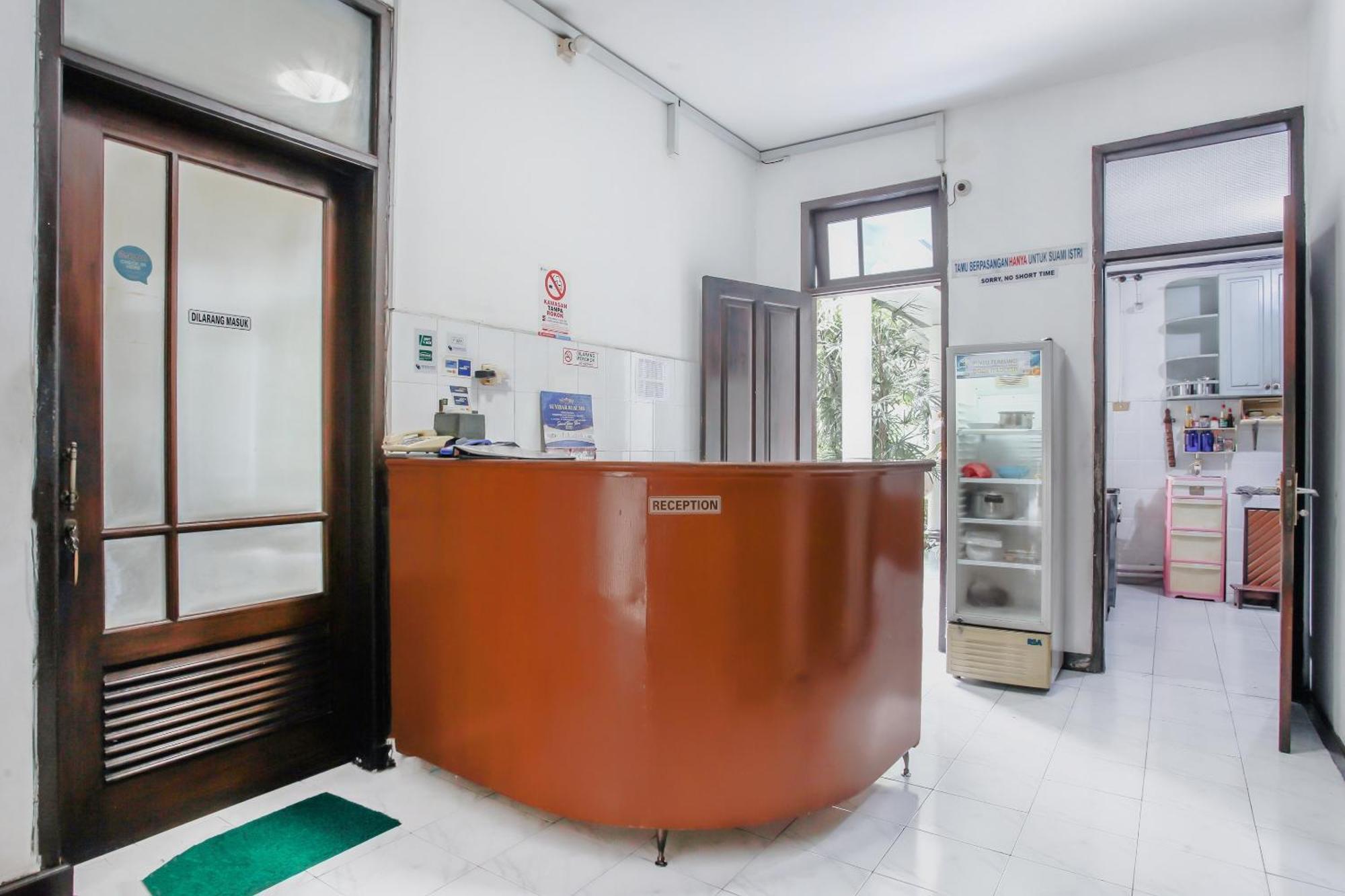 Oyo Life 90091 Wisma Pakuan Syariah Bogor Esterno foto