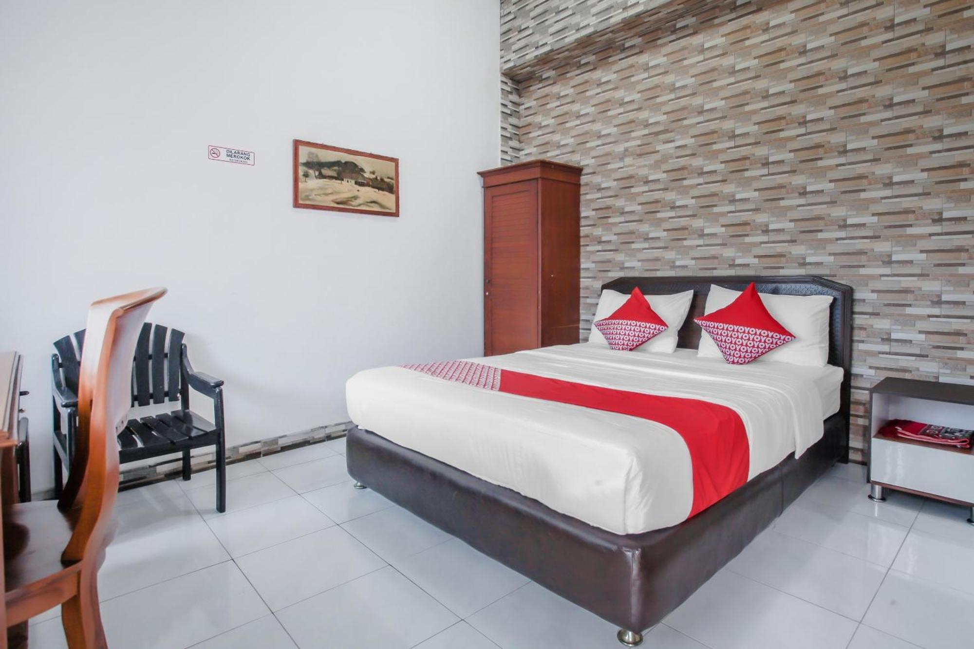 Oyo Life 90091 Wisma Pakuan Syariah Bogor Esterno foto