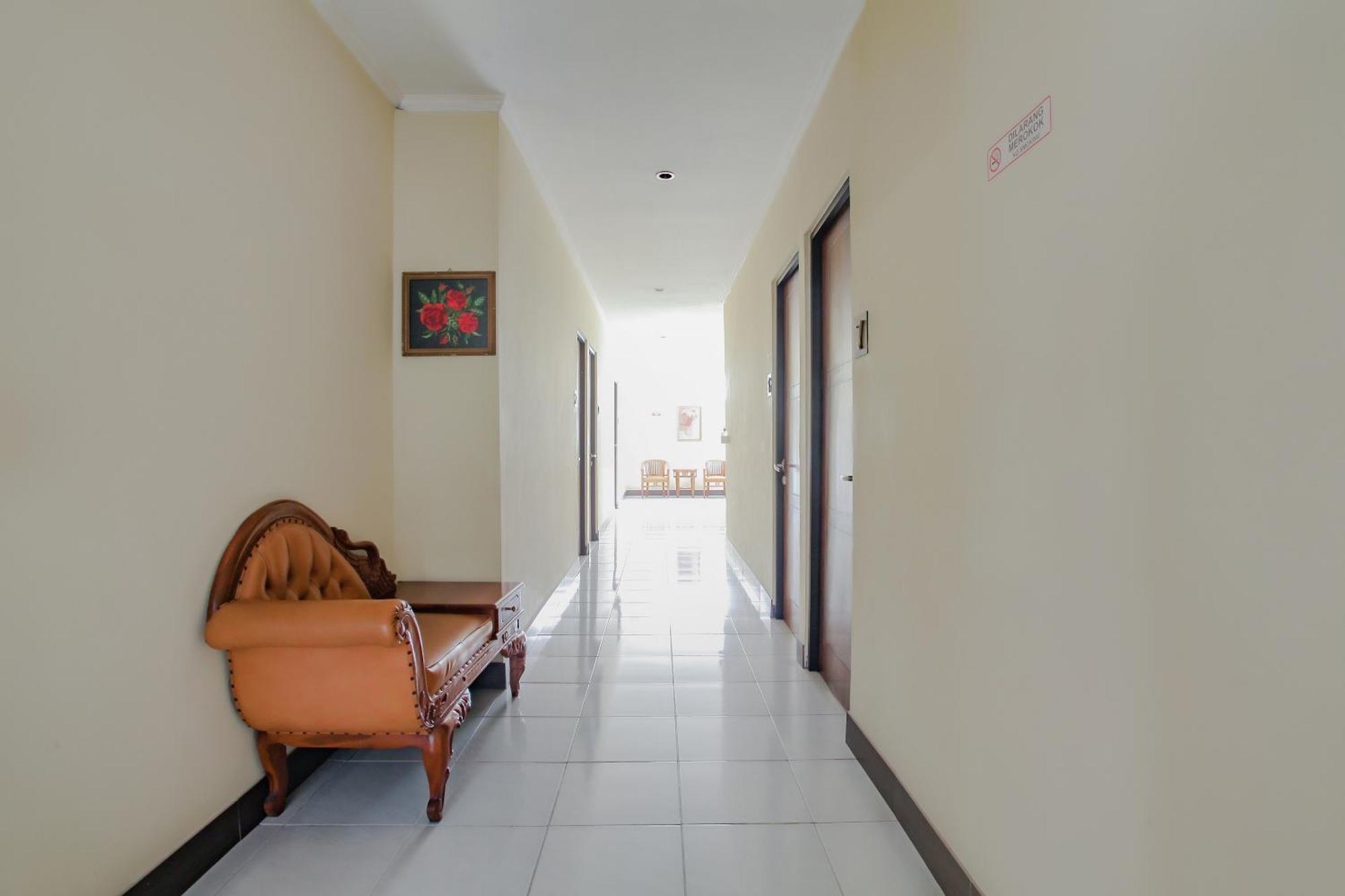 Oyo Life 90091 Wisma Pakuan Syariah Bogor Esterno foto