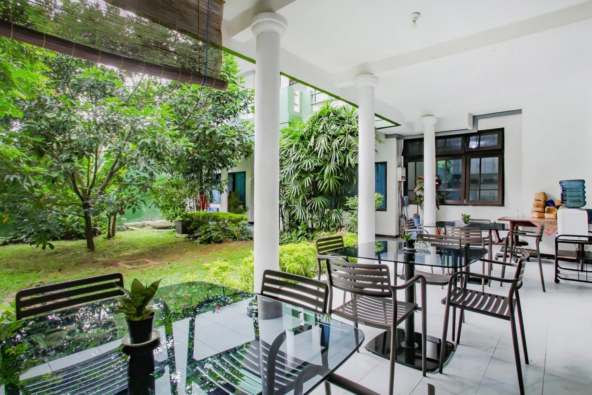 Oyo Life 90091 Wisma Pakuan Syariah Bogor Esterno foto