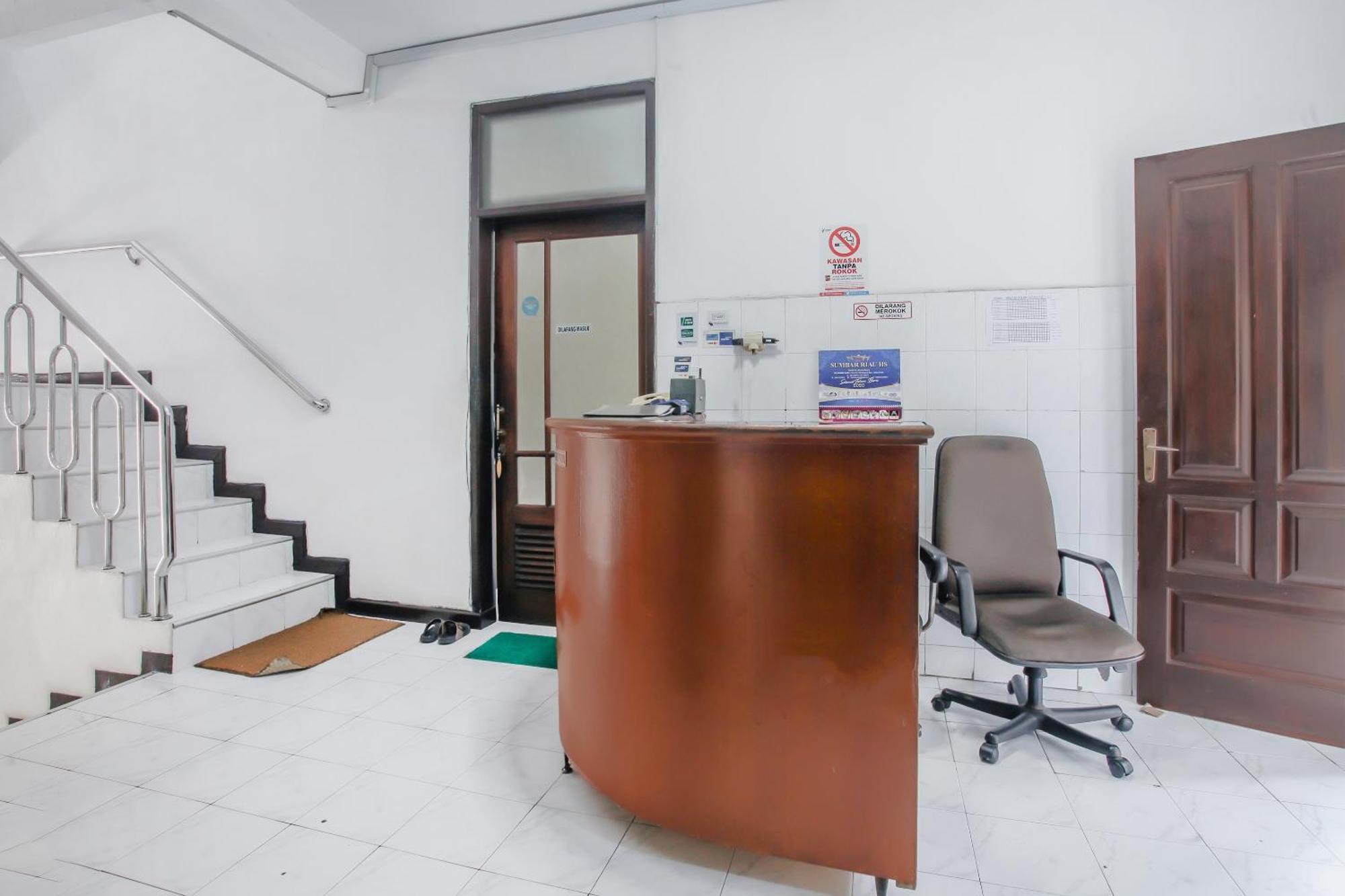 Oyo Life 90091 Wisma Pakuan Syariah Bogor Esterno foto