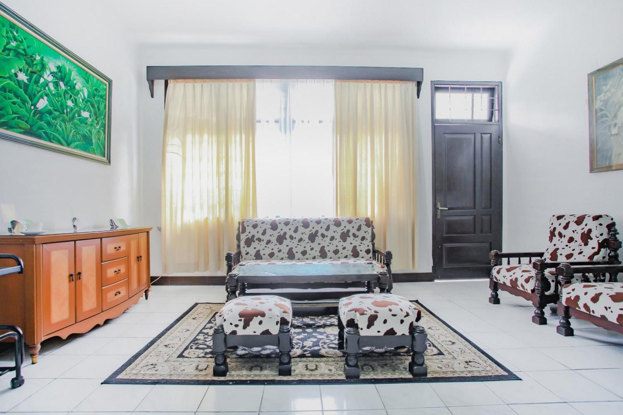 Oyo Life 90091 Wisma Pakuan Syariah Bogor Esterno foto