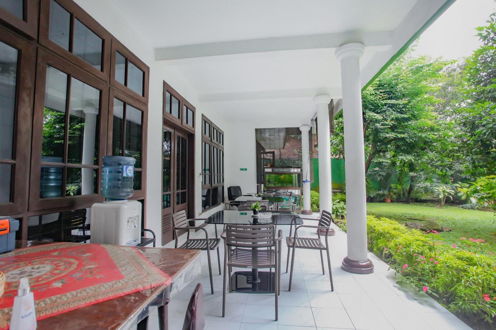 Oyo Life 90091 Wisma Pakuan Syariah Bogor Esterno foto