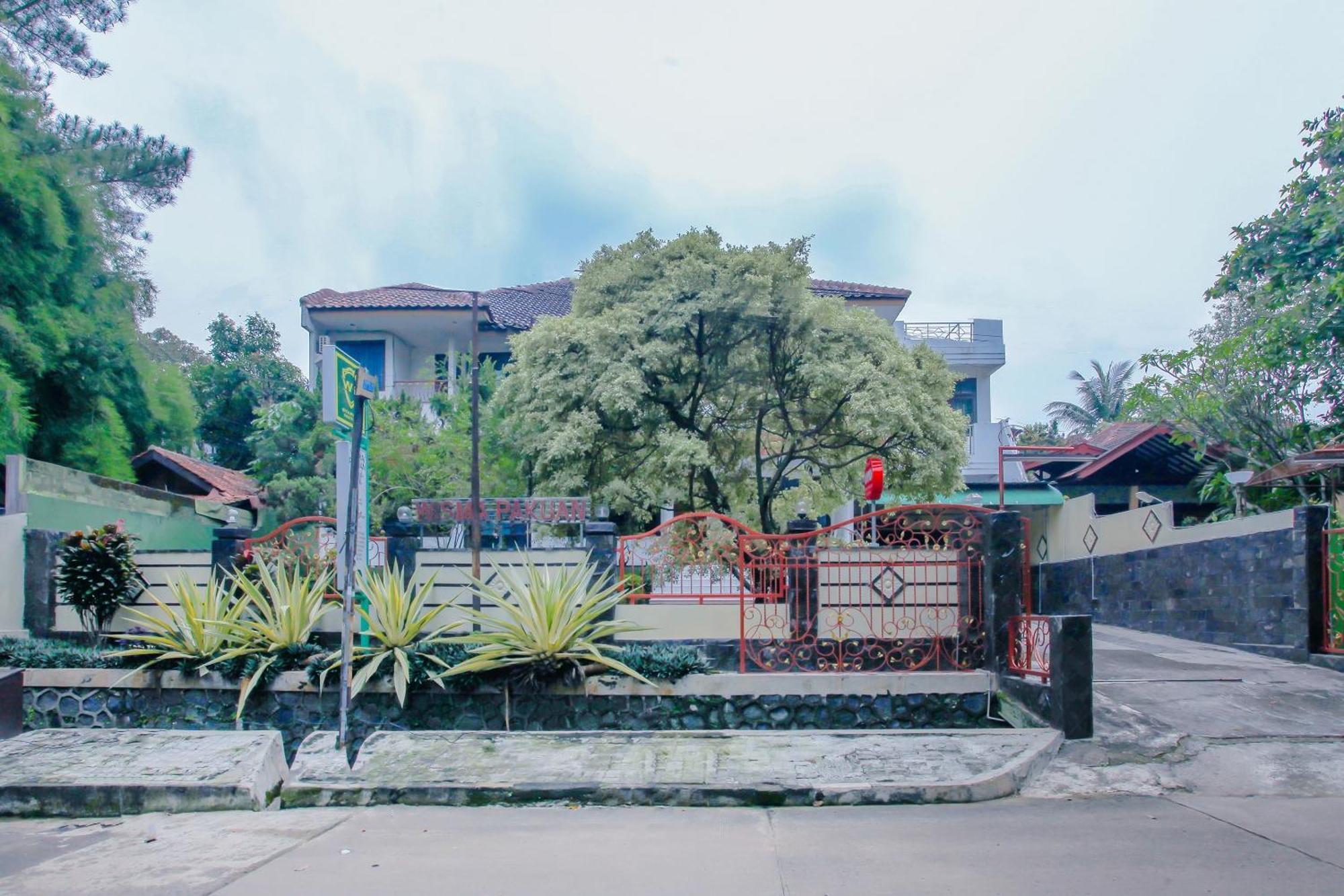 Oyo Life 90091 Wisma Pakuan Syariah Bogor Esterno foto