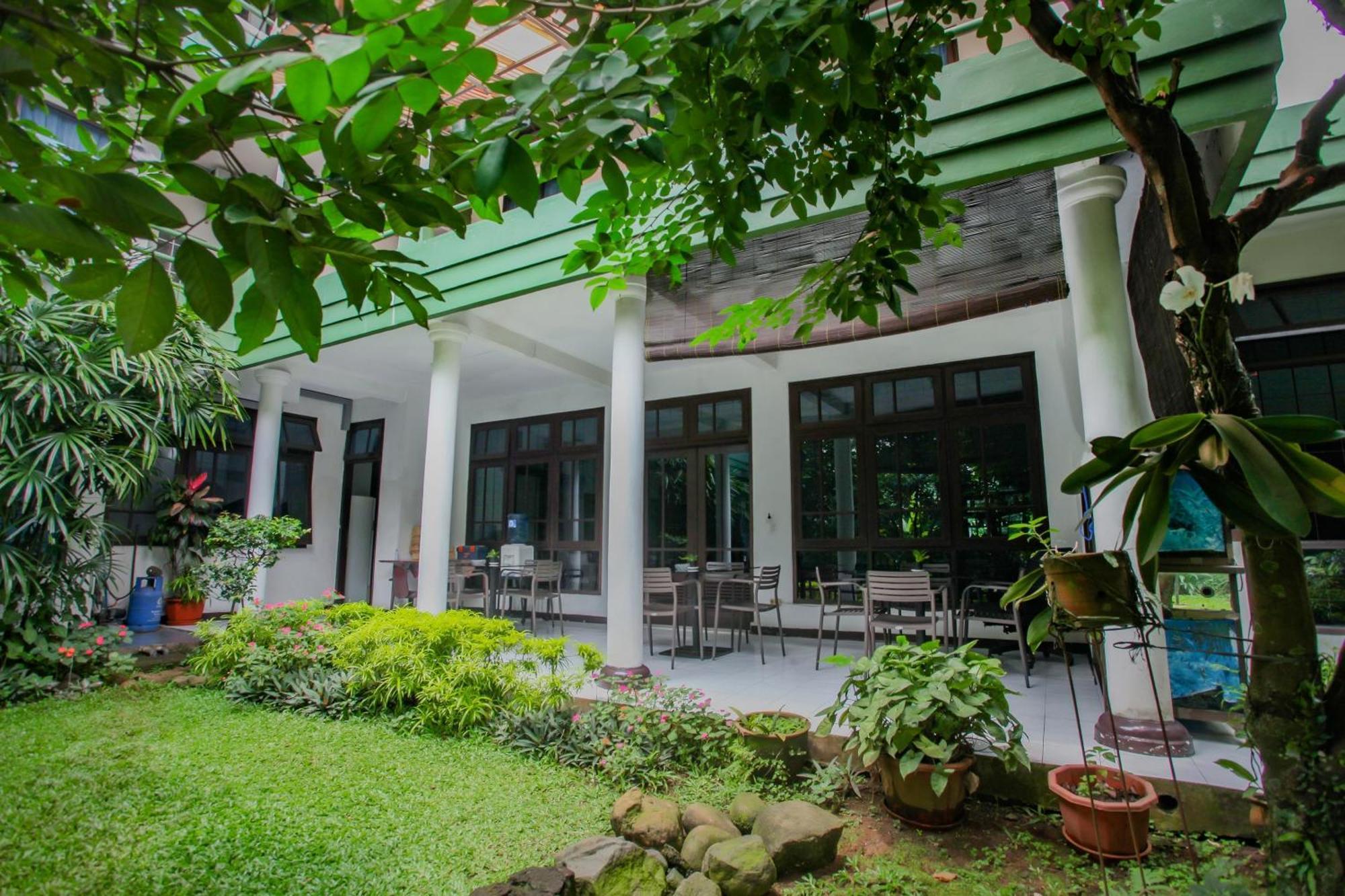 Oyo Life 90091 Wisma Pakuan Syariah Bogor Esterno foto