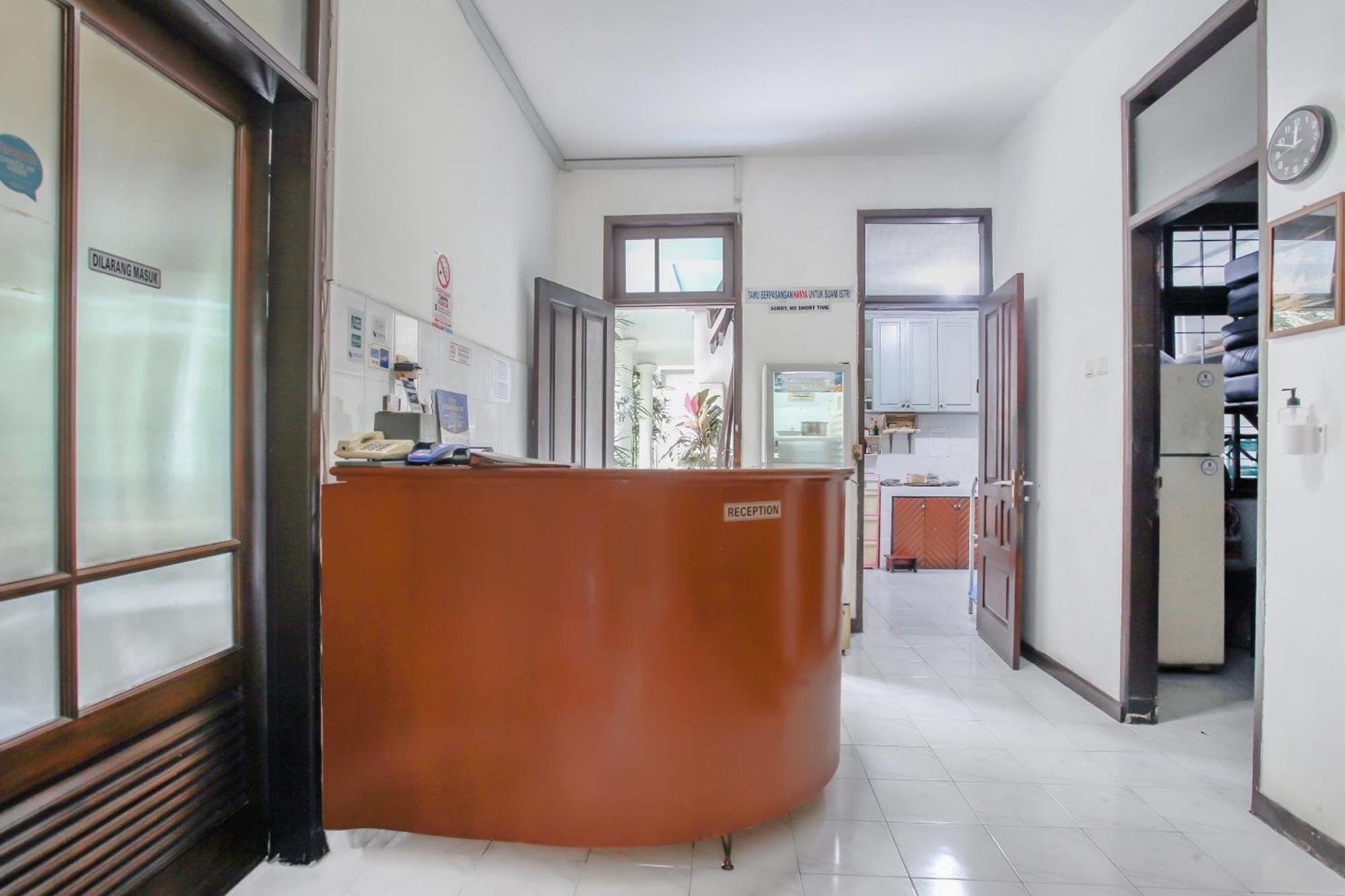 Oyo Life 90091 Wisma Pakuan Syariah Bogor Esterno foto